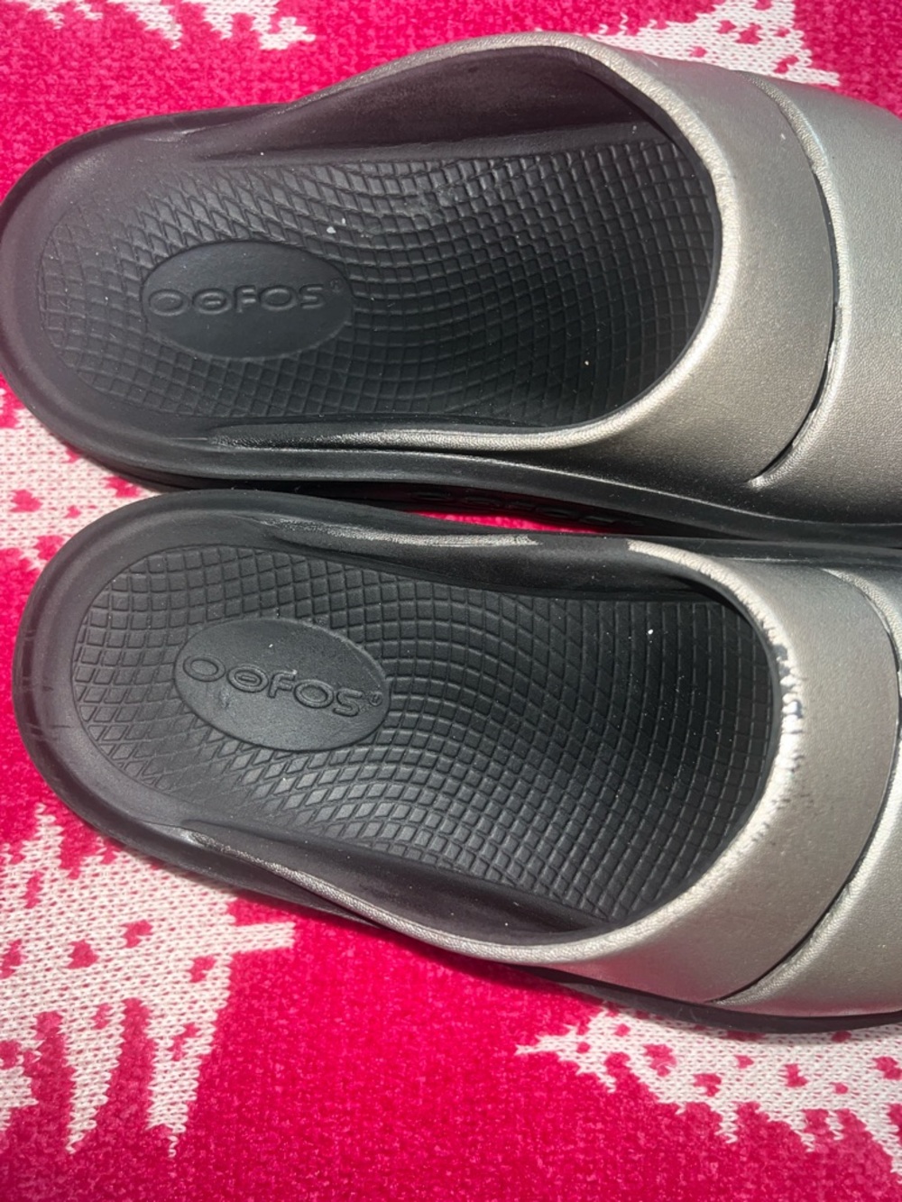 OOFOS OOmega OOahh Luxe Platform Recovery Slides- Metallic Silver - Picture 3 of 9